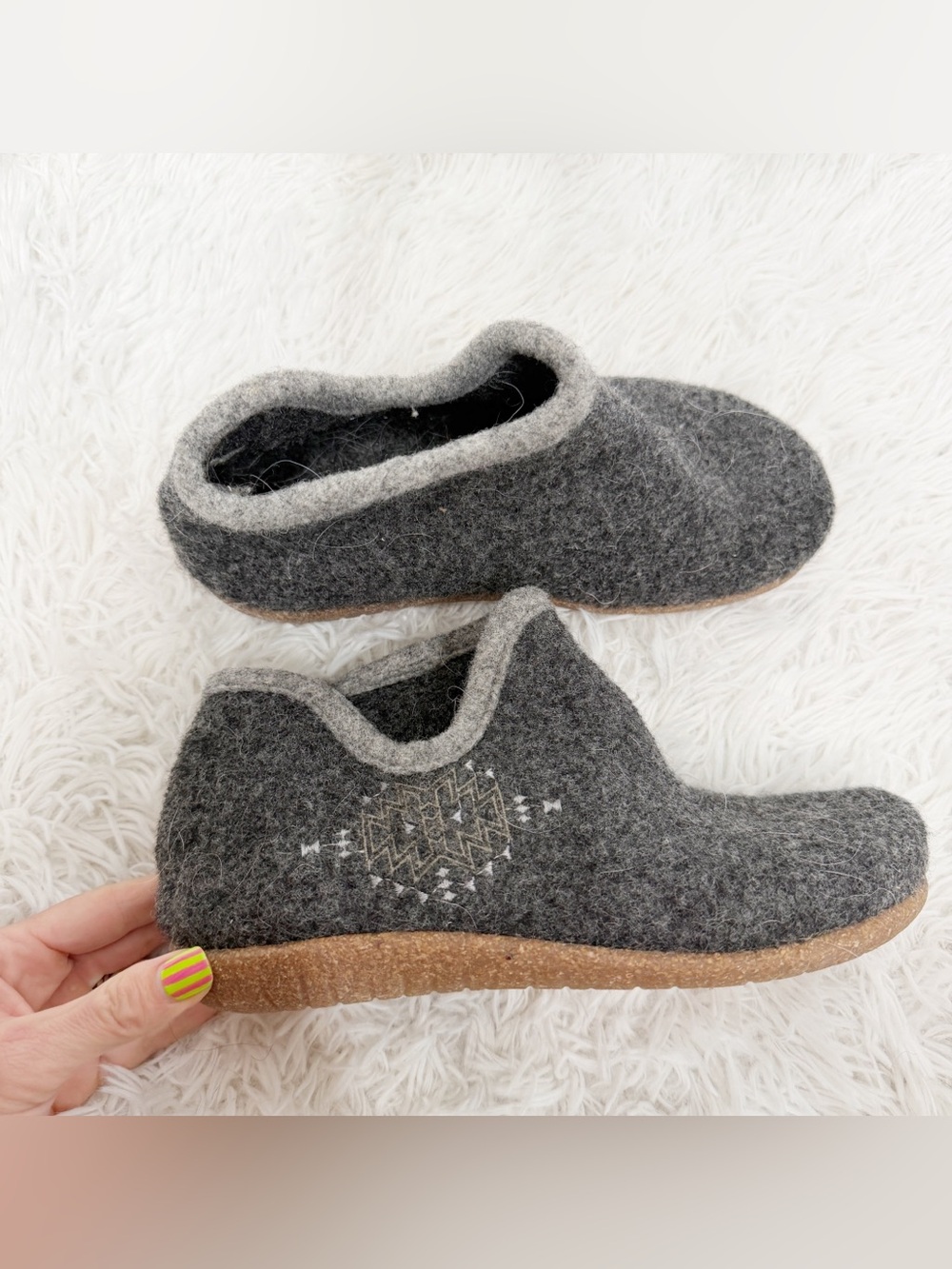 Taos Woolside Bootie Womens 37 Grey Embroidered Comfort Slipper 6-6.5 Slip On